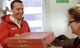 Κρίστιαν Κερν: ο πολιτικός που μοιράζει πίτσες! (vid)