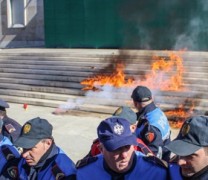 Αντικυβερνητικές διαδηλώσεις στην Αλβανία (vid)