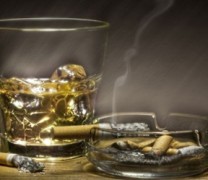 Το καθημερινό κάπνισμα και αλκοόλ γερνούν τον εγκέφαλο (vid)