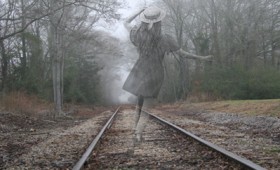 Φάντασμα στοιχειώνει σιδηροδρομικό σταθμό