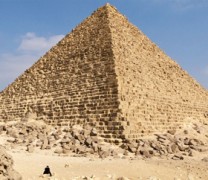 Η Μεγάλη Πυραμίδα φαίνεται τέλεια επειδή είναι ατελής