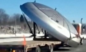 Φορτηγό μετέφερε UFO σε δρόμο των ΗΠΑ (βίντεο)
