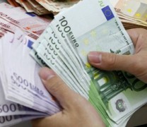 Αυξάνονται οι φόροι, μειώνονται οι καταθέσεις Αυξάνονται οι φόροι, μειώνονται οι καταθέσεις