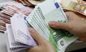 Αυξάνονται οι φόροι, μειώνονται οι καταθέσεις Αυξάνονται οι φόροι, μειώνονται οι καταθέσεις