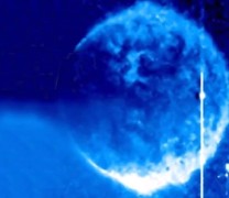 Το γαλάζιο σφαιρικό “UFO” ίσως είναι ο Ήφαιστος Το γαλάζιο σφαιρικό “UFO” ίσως είναι ο Ήφαιστος