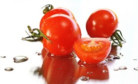 Τέσσερις ντομάτες τη μέρα κάνουν τον καρκίνο πέρα Τέσσερις ντομάτες τη μέρα κάνουν τον καρκίνο πέρα