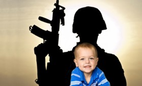 Αγοράκι θυμάται την προηγούμενη ζωή του σαν πεζοναύτης Αγοράκι θυμάται την προηγούμενη ζωή του σαν πεζοναύτης