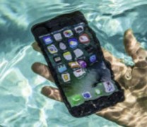 Πέθανε φορτίζοντας το iPhone μέσα στο μπάνιο Πέθανε φορτίζοντας το iPhone μέσα στο μπάνιο