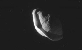 Πάνας: δείτε σε gif το πιο παράξενο φεγγάρι του Κρόνου