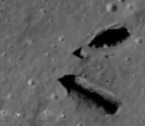 Υπάρχουν εξωγήινα κτίσματα στη Σελήνη; (Βίντεο) Υπάρχουν εξωγήινα κτίσματα στη Σελήνη; (Βίντεο)