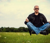 Κριτικές: Αυτογνωσία σε έναν κόσμο παραλογισμού Κριτικές: Αυτογνωσία σε έναν κόσμο παραλογισμού