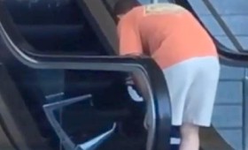 Πώς να βάλετε το παιδί σας στο αεροπλάνο (gif) Πώς να βάλετε το παιδί σας στο αεροπλάνο (gif)