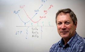Έλληνας επιστήμονας λύνει το μυστήριο των κομητών Έλληνας επιστήμονας λύνει το μυστήριο των κομητών