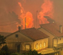 Πορτογαλία: Εξακολουθούν να μαίνονται τεράστιες πυρκαγιές (vid)