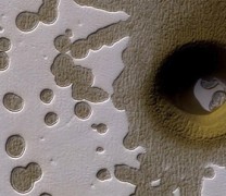 Μυστηριώδης τρύπα στο νότιο πόλο του Άρη (vid) Μυστηριώδης τρύπα στο νότιο πόλο του Άρη (vid)