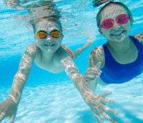 Βουτιές στη θάλασσα: οι κίνδυνοι για τα παιδιά Βουτιές στη θάλασσα: οι κίνδυνοι για τα παιδιά