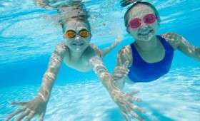 Βουτιές στη θάλασσα: οι κίνδυνοι για τα παιδιά Βουτιές στη θάλασσα: οι κίνδυνοι για τα παιδιά