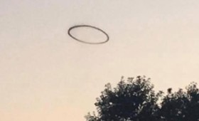 Τι σημαίνουν τα δαχτυλίδια μαύρου καπνού στον ουρανό Τι σημαίνουν τα δαχτυλίδια μαύρου καπνού στον ουρανό