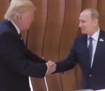 Ιστορική χειραψία μεταξύ Πούτιν και Τραμπ (vid)