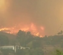 Μεγάλες πυρκαγιές βόρεια του Λος Άντζελες (vid)