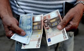 Μαύρη τρύπα 2,3 δισ. ευρώ στα έσοδα τον Σεπτέμβριο Μαύρη τρύπα 2,3 δισ. ευρώ στα έσοδα τον Σεπτέμβριο