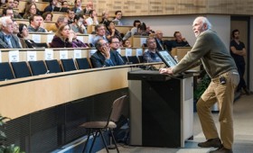 Νόμπελ Φυσικής για την ανακάλυψη των βαρυτικών κυμάτων Νόμπελ Φυσικής για την ανακάλυψη των βαρυτικών κυμάτων