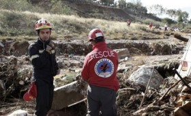 Μάνδρα: Στους 21 τα θύματα των πλημμυρών (vid) Μάνδρα: Στους 21 τα θύματα των πλημμυρών (vid)