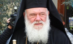 Αρχ. Ιερώνυμος: “Γέμισε ο κόσμος νεκρούς που περιμένουν να πεθάνουν” Αρχ. Ιερώνυμος: “Γέμισε ο κόσμος νεκρούς που περιμένουν να πεθάνουν”