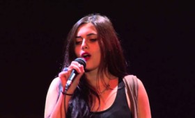 «Φόραγε κίτρινο σκουφί» με τη Νεφέλη Φασούλη «Φόραγε κίτρινο σκουφί» με τη Νεφέλη Φασούλη