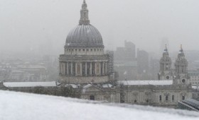 «Βόμβα χιονιού» παραλύει Βρετανία και Ευρώπη «Βόμβα χιονιού» παραλύει Βρετανία και Ευρώπη