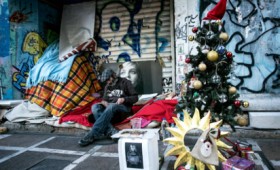 Αθήνα: Πώς κάνουν Χριστούγεννα οι άστεγοι της πόλης Αθήνα: Πώς κάνουν Χριστούγεννα οι άστεγοι της πόλης