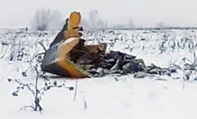 «Παντού πτώματα»: Συνετρίβη αεροσκάφος με 71 επιβαίνοντες (vid)