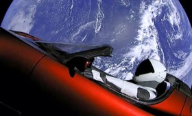 Tesla: Οδηγώντας με φόντο τη Γη! (Βίντεο)