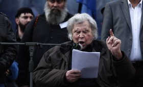 Ολόκληρη η πύρινη ομιλία του Μίκη Θεοδωράκη (vid) Ολόκληρη η πύρινη ομιλία του Μίκη Θεοδωράκη (vid)