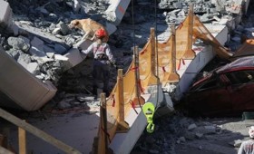 Κατάρρευση γέφυρας με τουλάχιστον έξι νεκρούς (vid) Κατάρρευση γέφυρας με τουλάχιστον έξι νεκρούς (vid)