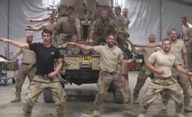 Σουηδοί πεζοναύτες αλά Greased Lightning (vid) Σουηδοί πεζοναύτες αλά Greased Lightning (vid)