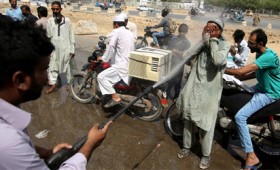 Στους 65 οι νεκροί από τον καύσωνα στο Πακιστάν Στους 65 οι νεκροί από τον καύσωνα στο Πακιστάν