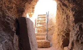 Αρχαία χριστιανικά ερείπια σε προπύργιο του ISIS (vid) Αρχαία χριστιανικά ερείπια σε προπύργιο του ISIS (vid)