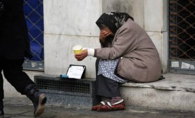 4.000.000 Έλληνες στα πρόθυρα της φτώχειας 4.000.000 Έλληνες στα πρόθυρα της φτώχειας