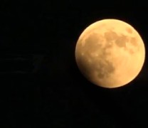 Η έκλειψη της Σελήνης πάνω από το ναό του Ποσειδώνα