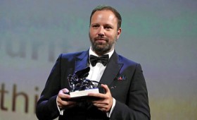 Αργυρό λιοντάρι ο Γιώργος Λάνθιμος στη Βενετία (vid) Αργυρό λιοντάρι ο Γιώργος Λάνθιμος στη Βενετία (vid)