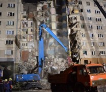 Μωρό ανασύρθηκε ζωντανό από τα ερείπια πολυκατοικίας Μωρό ανασύρθηκε ζωντανό από τα ερείπια πολυκατοικίας