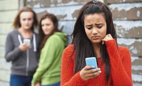 Το Facebook φέρνει κατάθλιψη στα κορίτσια