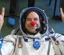 Αστροναύτες κλόουν στα διαστημικά ταξίδια (vid)