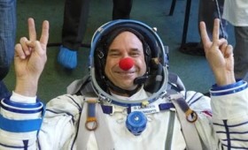 Αστροναύτες κλόουν στα διαστημικά ταξίδια (vid) Αστροναύτες κλόουν στα διαστημικά ταξίδια (vid)