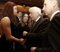 Βραβεία στους Έλληνες που διαπρέπουν στο εξωτερικό Βραβεία στους Έλληνες που διαπρέπουν στο εξωτερικό