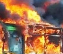 Μιλάνο: Μετανάστης έβαλε φωτιά σε σχολικό λεωφορείο Μιλάνο: Μετανάστης έβαλε φωτιά σε σχολικό λεωφορείο