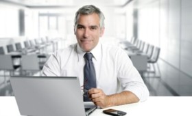 Οι ηλικιωμένοι κρατούν όρθια την παραγωγική διαδικασία Οι ηλικιωμένοι κρατούν όρθια την παραγωγική διαδικασία