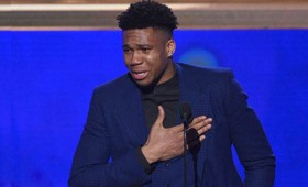 Από την κορυφή του κόσμου ο Γιάννης ευχαριστεί τους Έλληνες (vid) Από την κορυφή του κόσμου ο Γιάννης ευχαριστεί τους Έλληνες (vid)