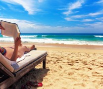 Πέντε βιβλία για να πάρετε μαζί σας στην παραλία Πέντε βιβλία για να πάρετε μαζί σας στην παραλία